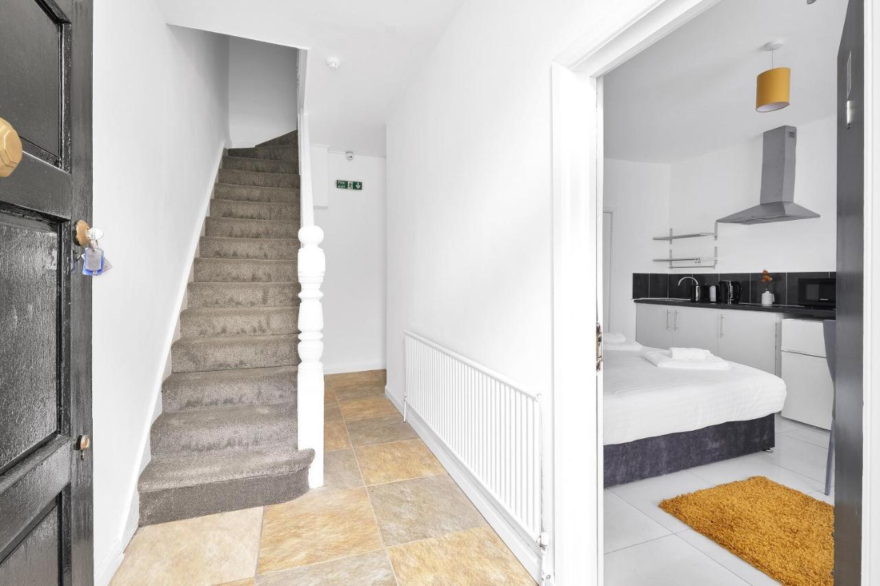 Fernbank Rooms Sudbury Hill, Harrow, Self-Contained Studios With En-Suite Harrow on the Hill Exterior foto